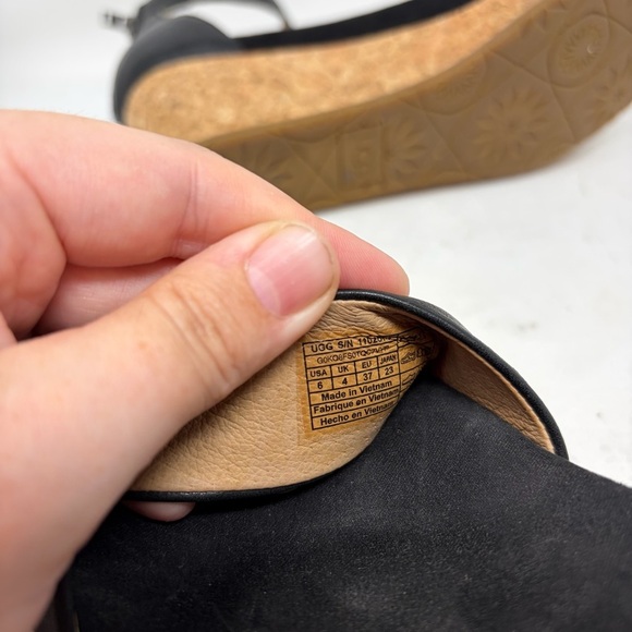 UGG Zoe II Sandal Size 6 - Picture 13 of 13